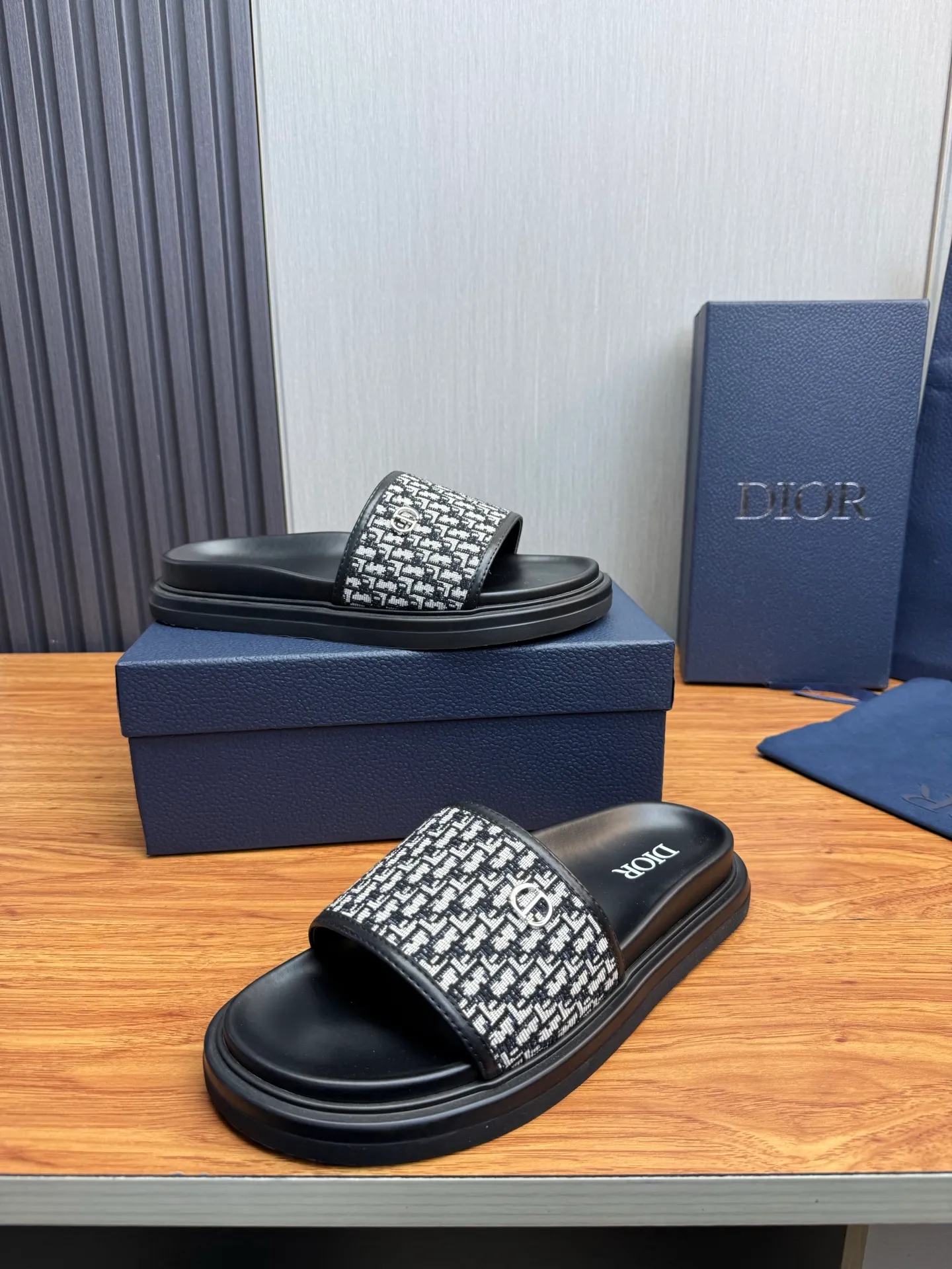 Men's shoes 260💰 Dior. Men's slippers🩴Official website 1:1 production 38-45 size 45 46 🉑️Customized original material shipped✅